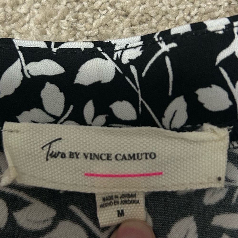 Two By Vince Camuto Blouse size: medium - Picture 4 of 7